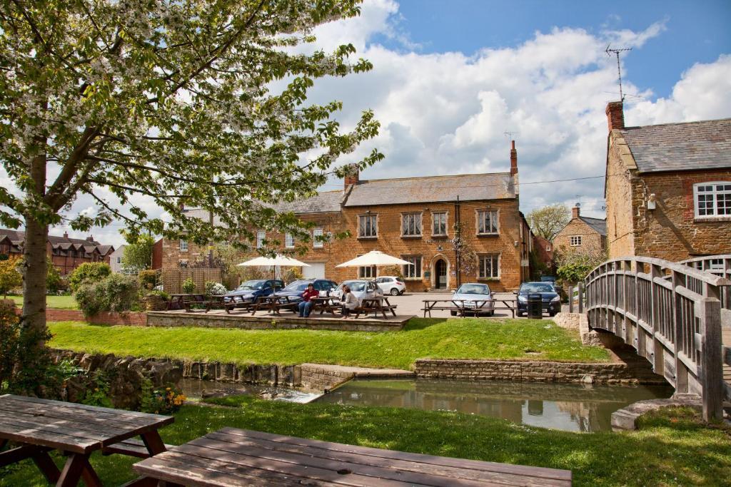 The Nevill Arms Hotel Medbourne Екстериор снимка